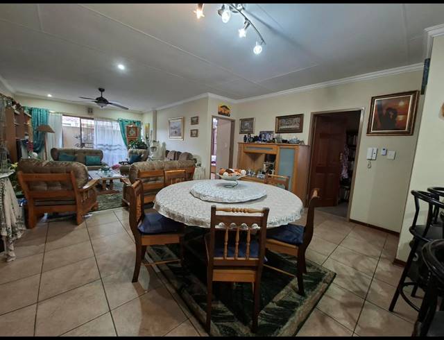 2 BEDROOM RETIREMENT UNIT FOR SALE IN THREE RIVERS